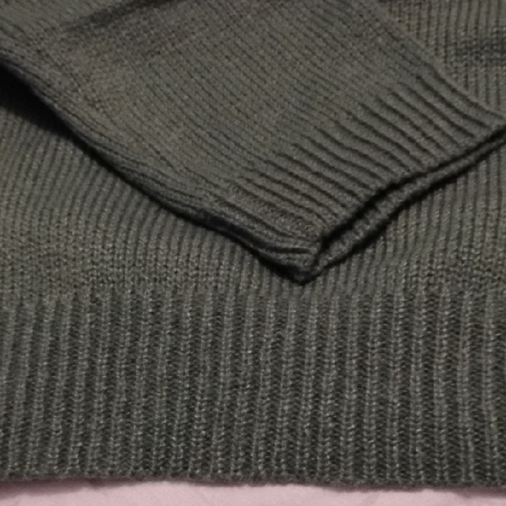 Forest Green Sweater with Black & White Sheep Design Size Large Unbranded - Picture 4 of 4